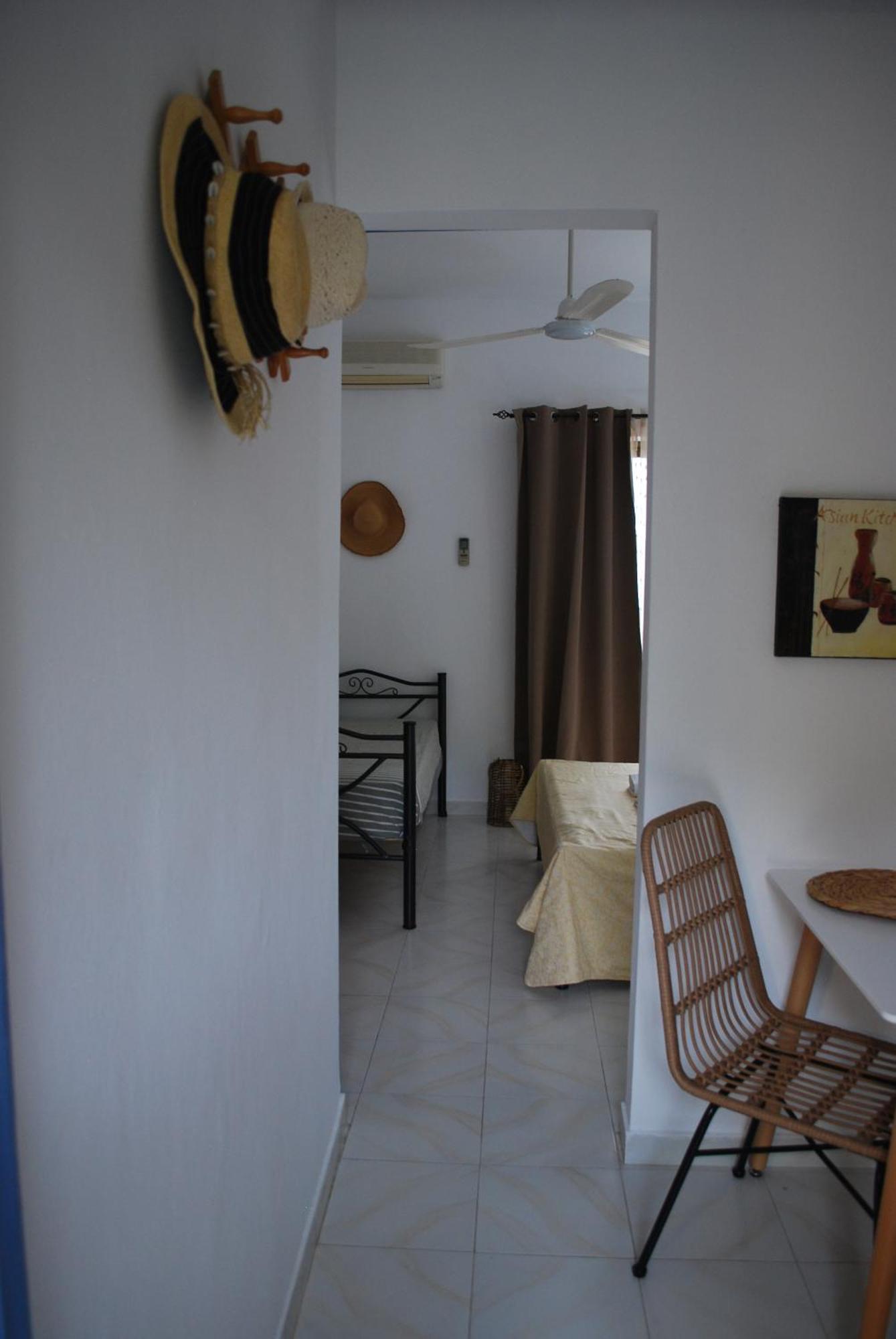 Sunset Rooms Agia Marina  Exterior foto
