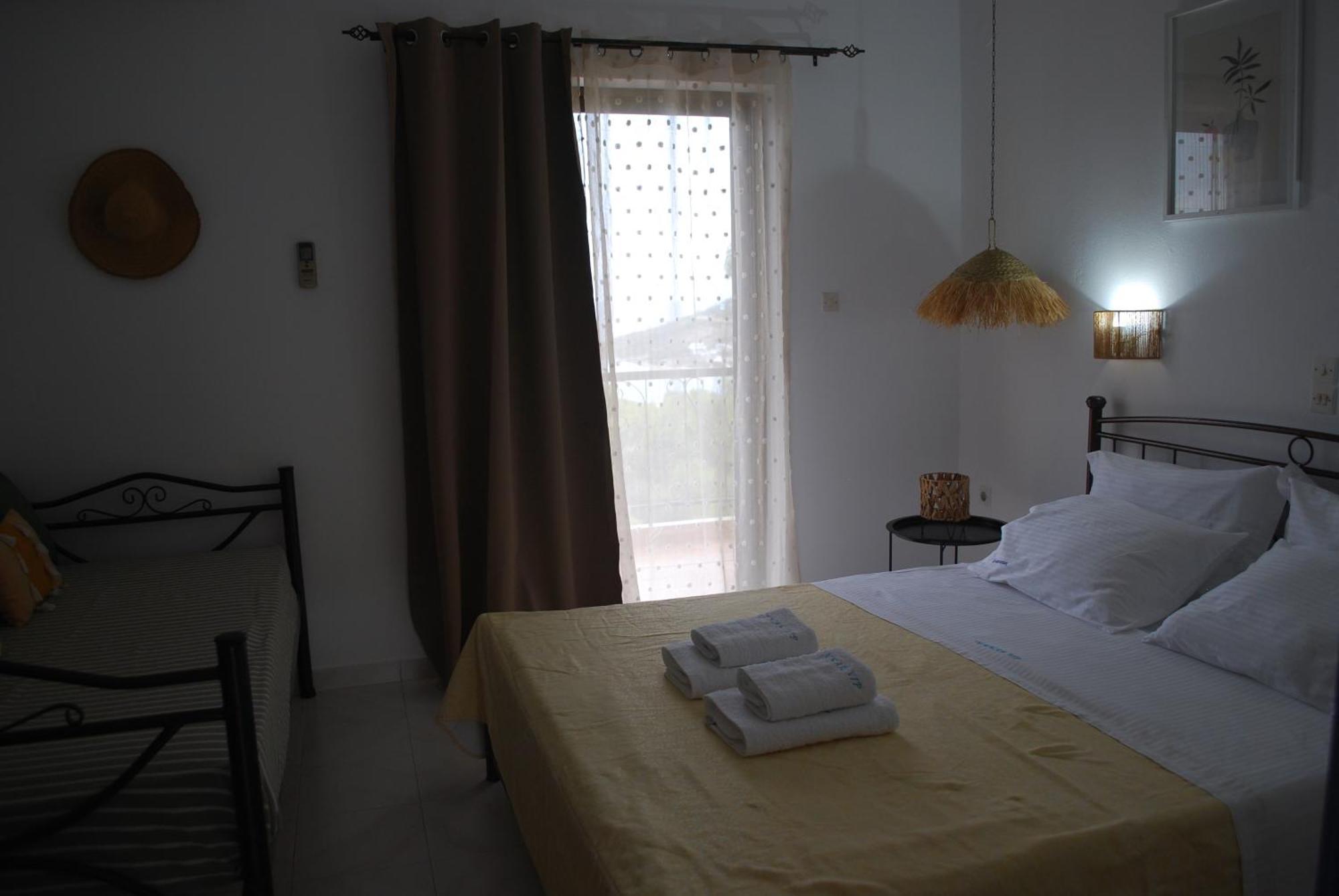 Sunset Rooms Agia Marina  Exterior foto